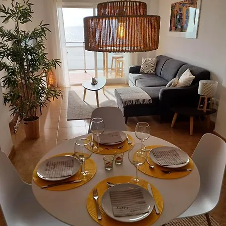 Seaview Apartment *